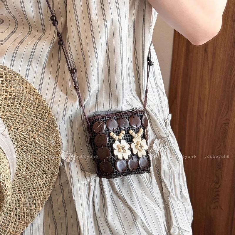 Bohemian Ethnic Style Coconut Shell Bag Women's Handwoven Earphone Port Red Envelope Retro Niche Design Change Bag