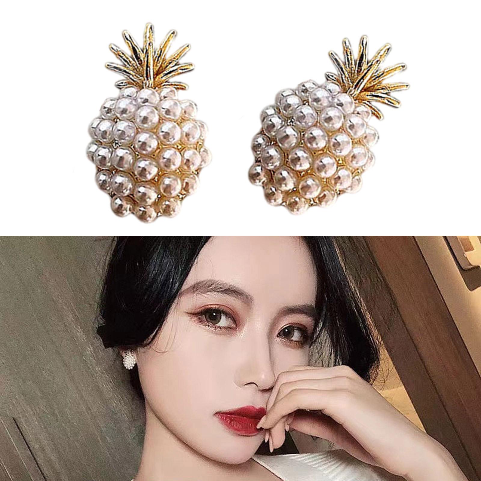 

Elegant Pearls Pineapple Stud Earrings Classic Pineapple and Pearls Earrings Stylish Ear Accessory for a Timeless Look 1