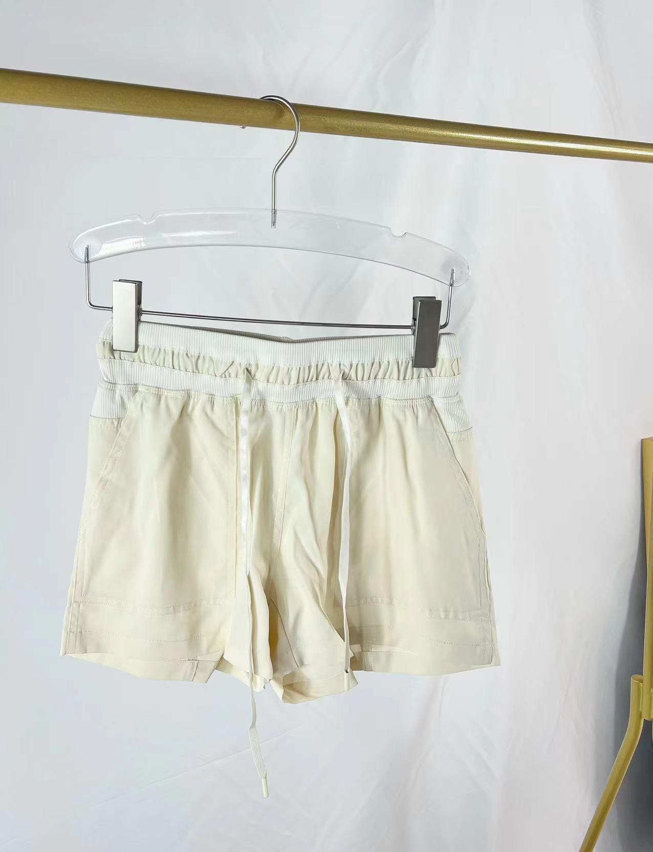 

Женские спортивные шорты с эффектом лифтинга ягодиц, быстросохнущие, с карманами - средней длины, шаговый шов 4 L