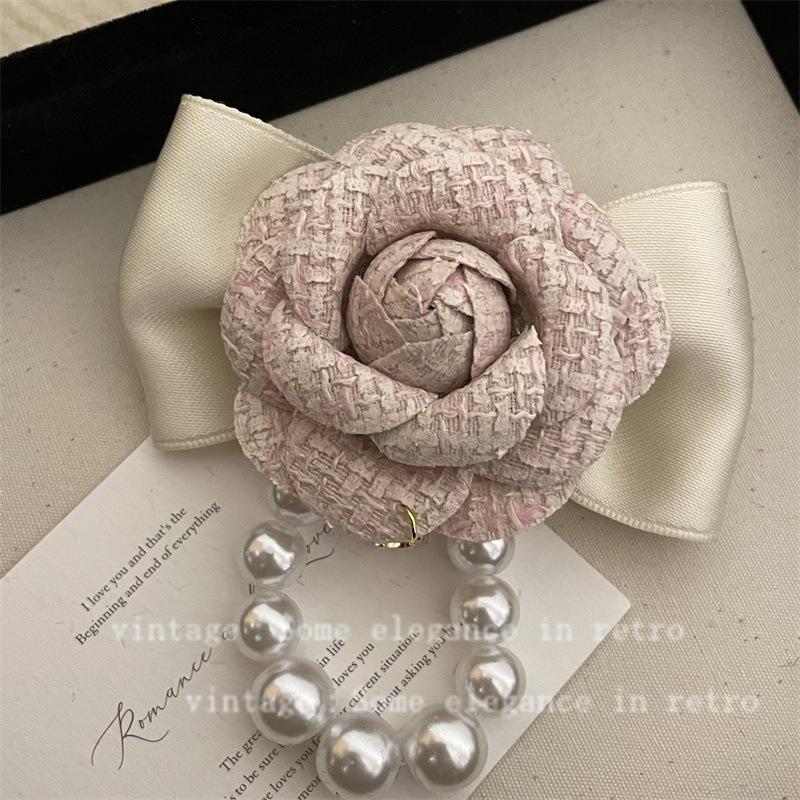 Fashion Medieval Brooch Pin Niche Vintage Camellia Pearl Brooch Light Luxury High-End Small Fragrant Style Brooch Female