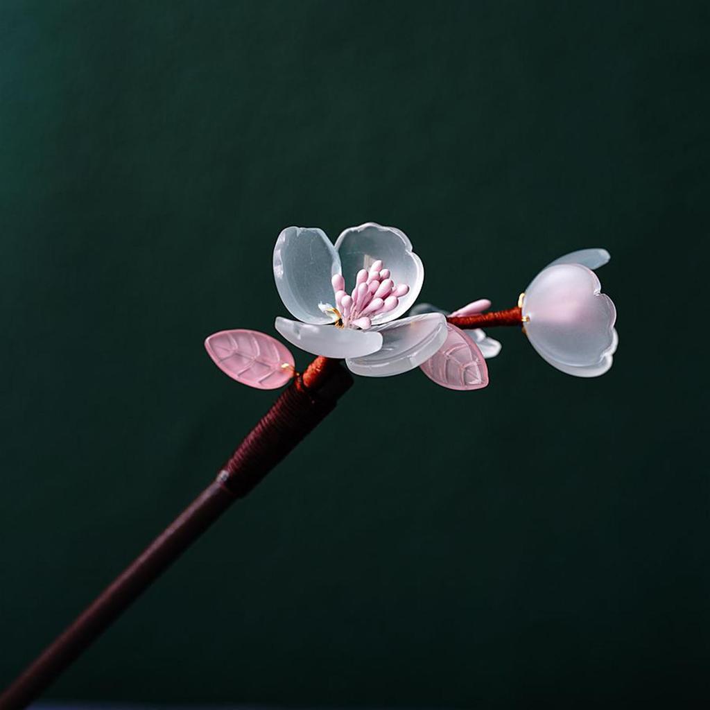 Ancient Style Magnolia Hairpin Artificial Transparent Glass Flower Tassel Hair Stick Wooden Simple Updo Hairpin New Year Gifts