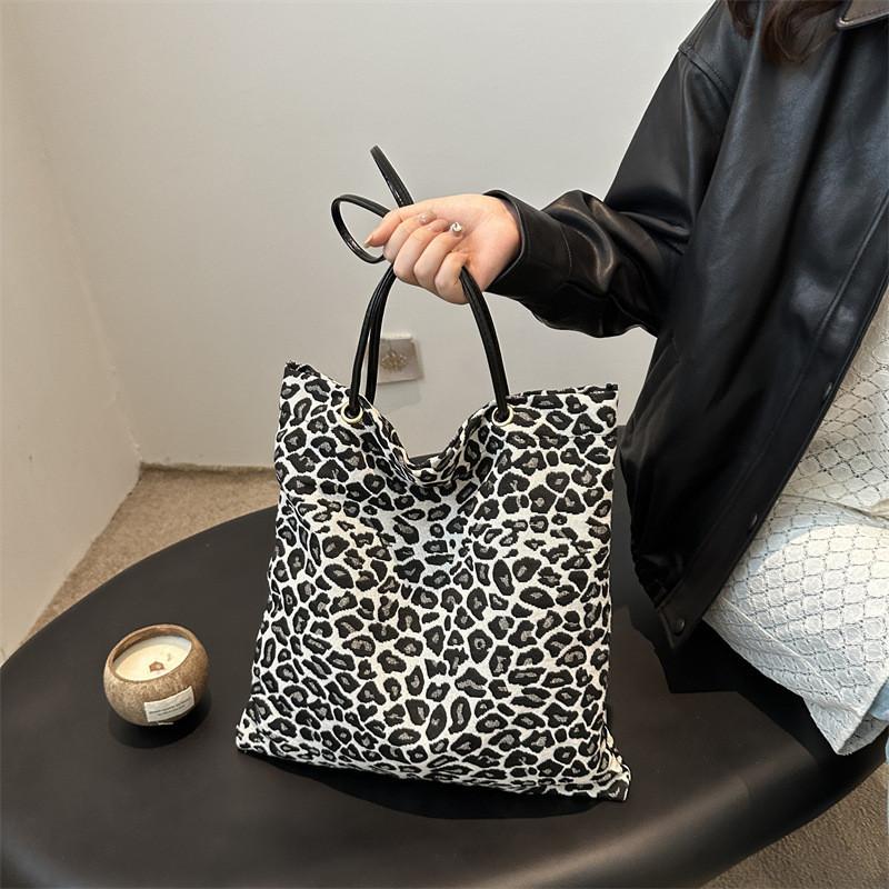 Trendy Khaki And White Leopard Print Large Capacity Tote Bag For Women 2024