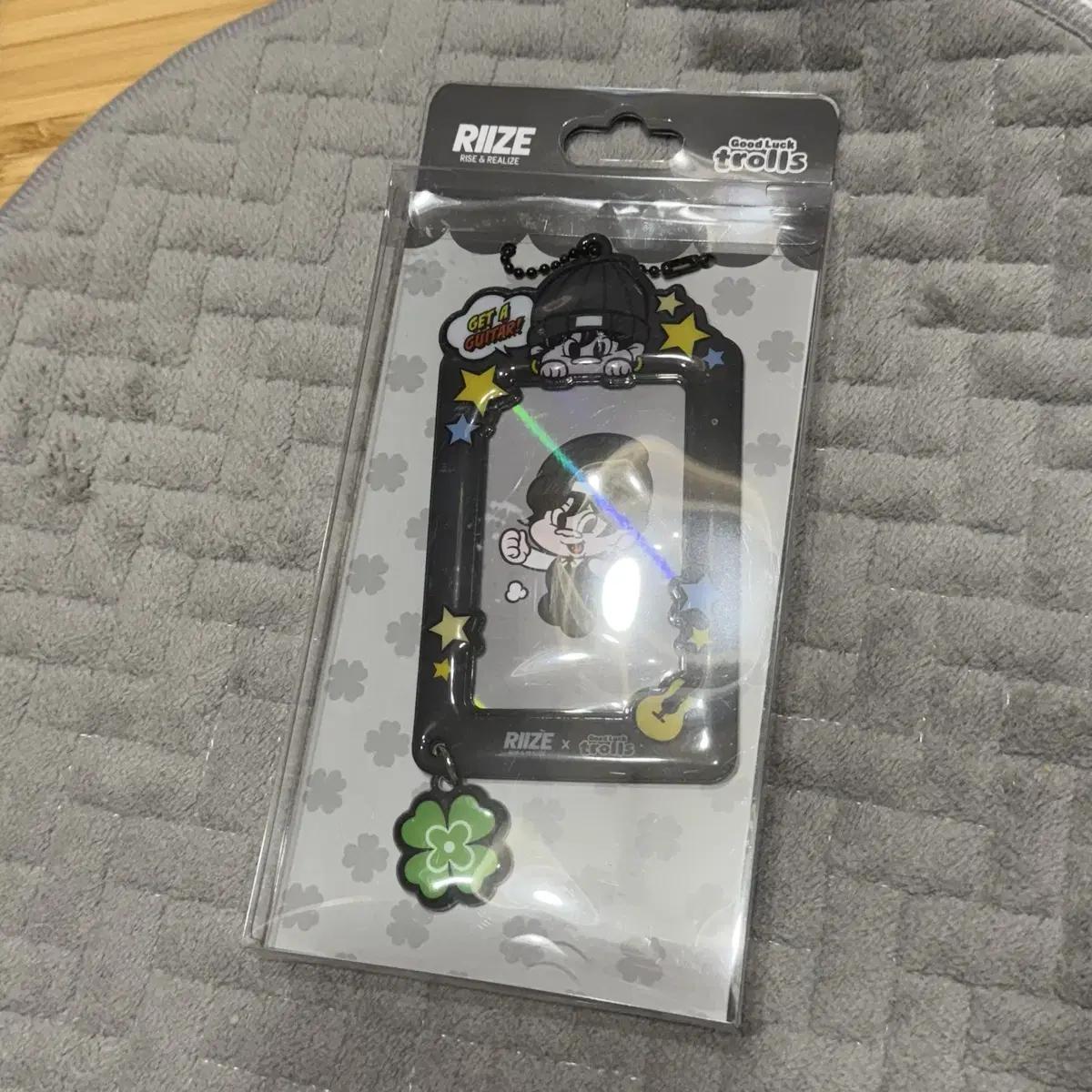 

Riize Держатель для фотокарточки Тролль на удачу Вонбин