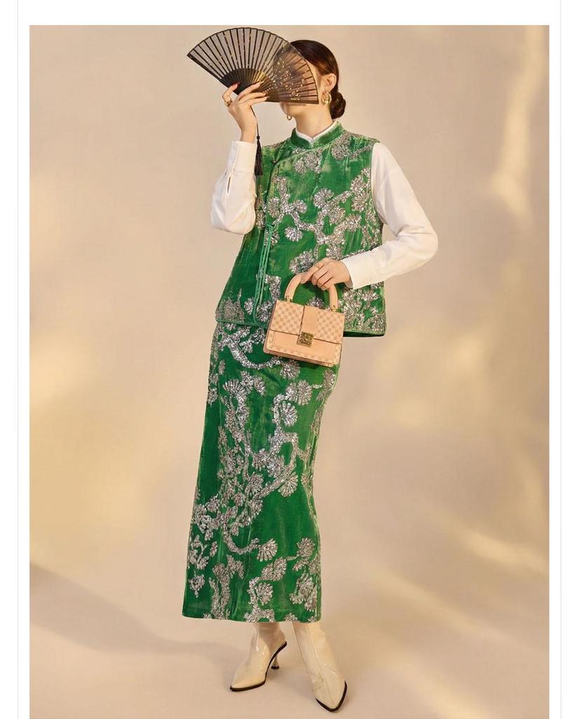 Spring Sleeveless Mulberry Silk Vest & Embroidered Half Skirt Set for Women - New Chinese Style