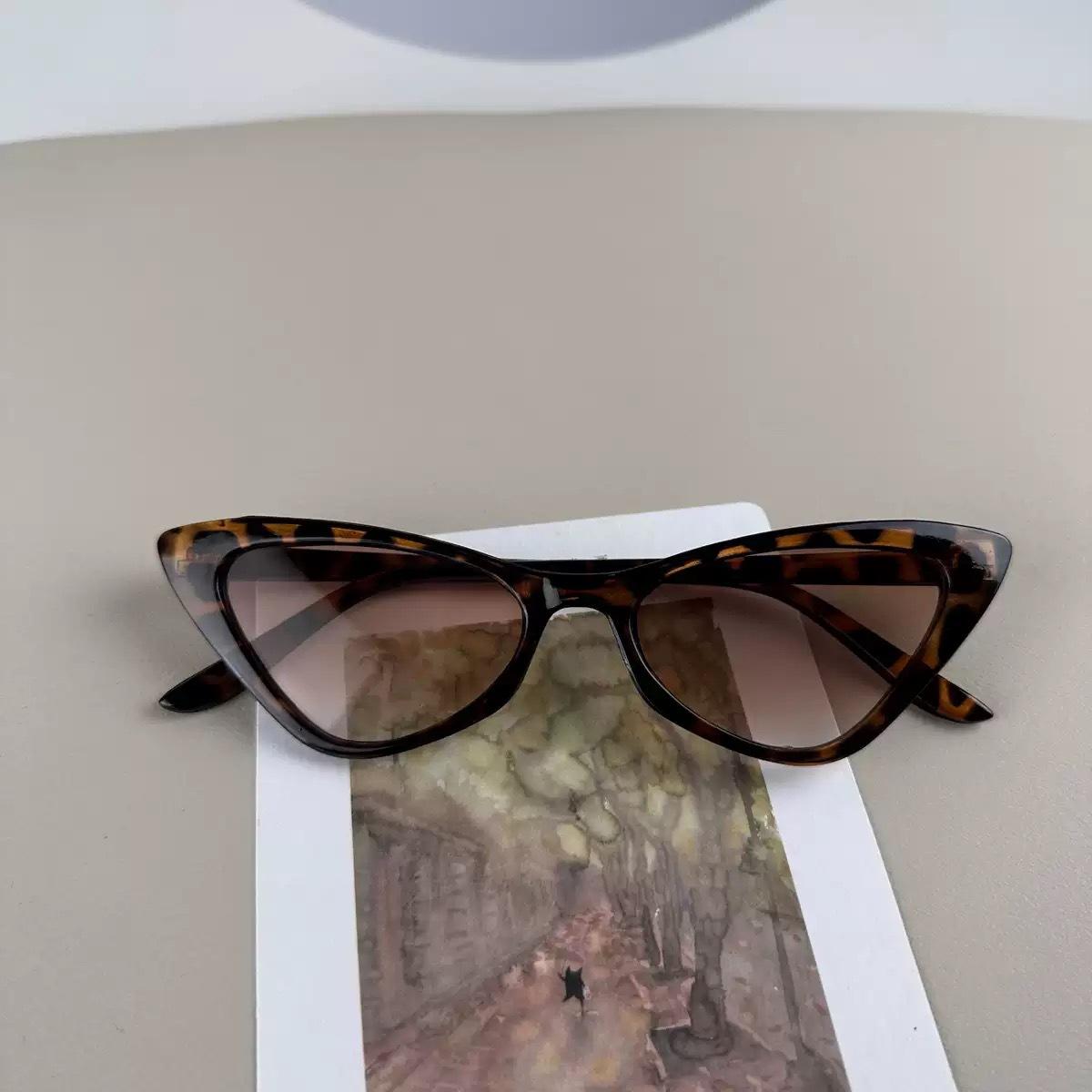 

Vintage Narrow Cat Eye Sunglasses for Women Men UV400 Protection Sunglasses Y2K Sun Glasses for Party Driving Fashion Eyewear