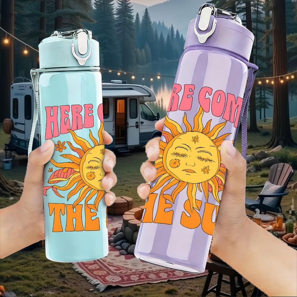1PC Here Comes The Sun Letter Print 750ml Color Plastic Sports Water Bottle Leakproof Flip Straw Lid Suitable for Sports Office Home Use