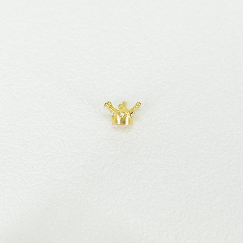 

Мини-основание в виде хрустального шара с металлической короной в виде яростного медведя: Аксессуары и поделки ручной работы для подарков и декора.