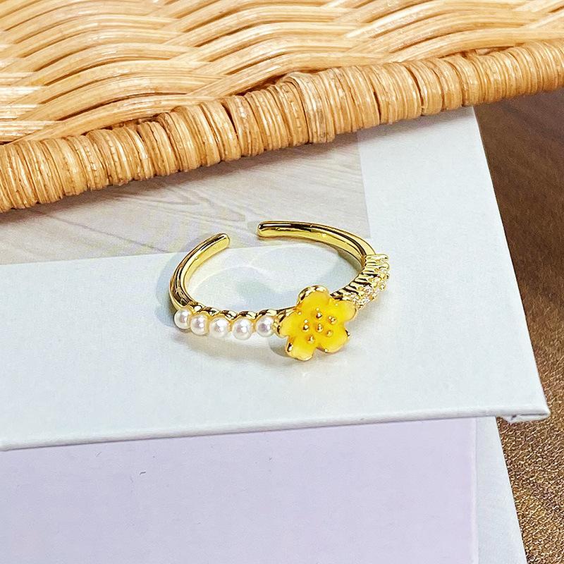 Spring Flowers Are Brilliant, Exquisite Multi-Colored Daisy Flowers, Pearl Rings, Light Luxury, High-End, Niche Design Rings
