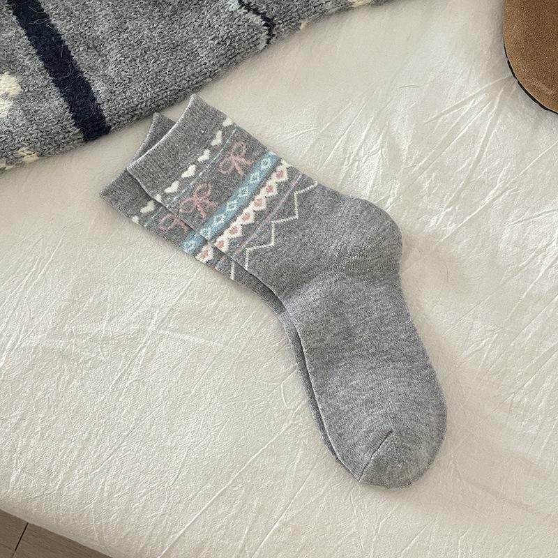 Female Autumn and Winter Warm and Thick Bow Match Color In The Tube Pile Socks