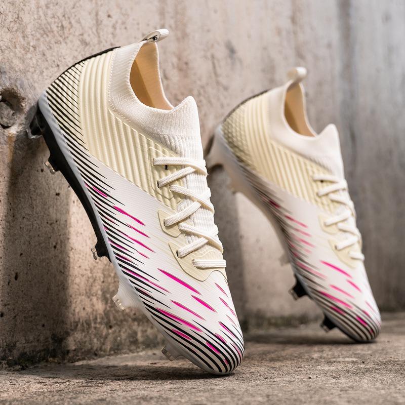 Seamless fly-woven football shoes, men's and women's spikes, students' children's youth and youth into artificial turf sports training shoes