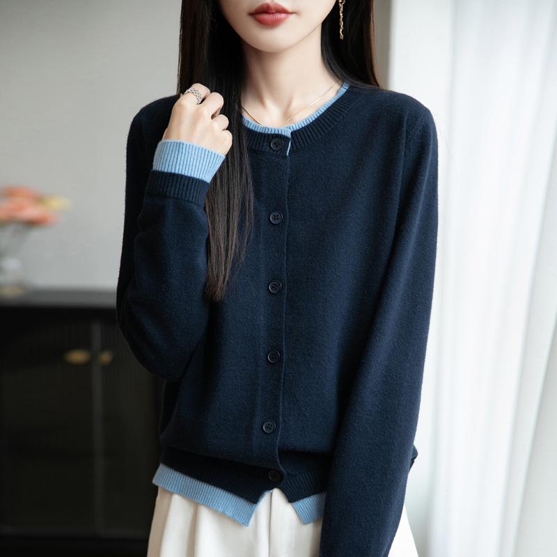 

Шикарный двухкомпонентный кардиган из трикотажа в стиле колор-блок: Женская одежда с длинным рукавом, универсальная, стройнящая верхняя одежда Medium небесно-голубой/темно-синий