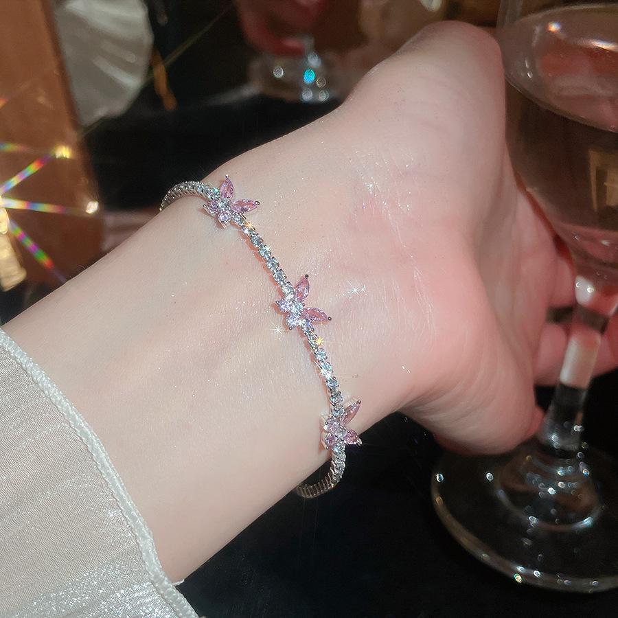 Elegant French Minimalist Zircon Butterfly Bracelet - Luxury Fashion Jewelry with Exquisite Design