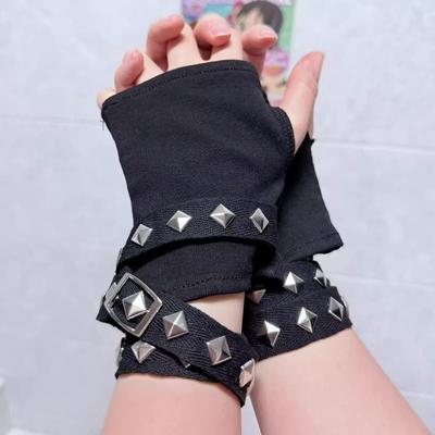 Neue Punk-Fäustlinge mit Metallnieten Streetwear-Ärmel Halbfinger-Ärmel zum Radfahren Musikfestivals Schwarze Gothic-Fäustlinge Handschuhe