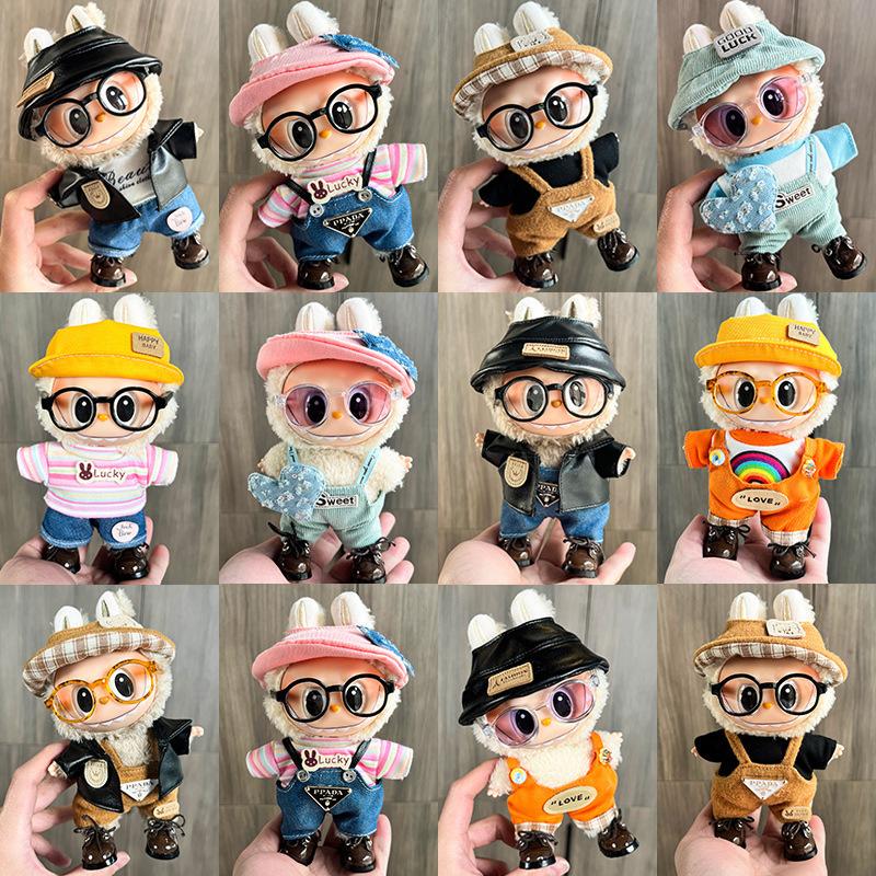 Der 17 cm Labubu-Anhänger der ersten und zweiten Generation, das niedliche Babykleid Labubu Blind Box, ist ein Kindergeschenkset, das getragen werden kann.