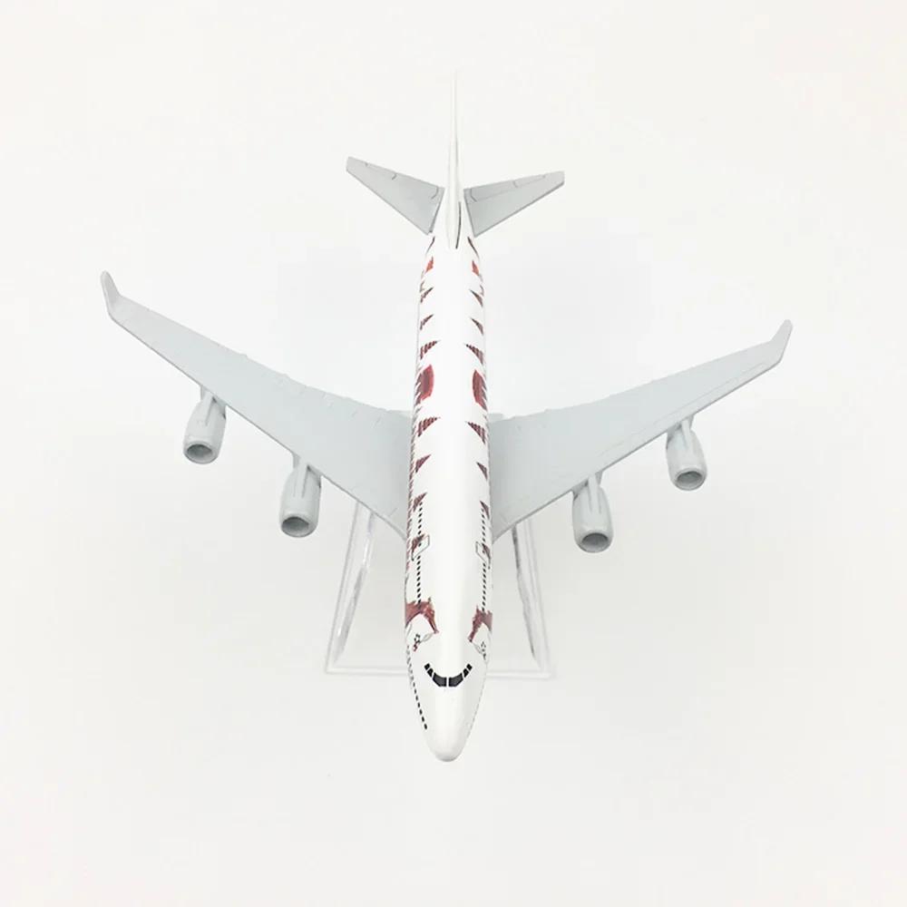 1/400 Scale Aircraft B747 Thailand Airlines Dragon Boat 16cm Alloy Plane B747 Model Airplane Model Aircraft Kits Desk Accessorie