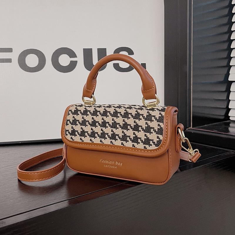 IELGY women's fashion mobile phone bag can be carried and messaged