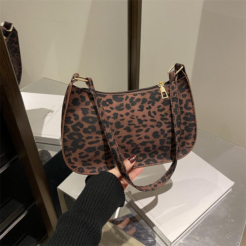 

Французский популярный леопардовый принт нишевый дизайн простая сумка подмышку женская в иностранном стиле леопардовый принт модная высококачественная текстура сумка на плечо