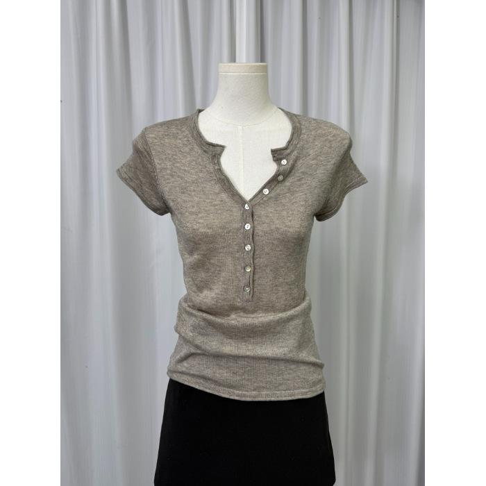 

2025 Early Autumn Korean-Style Slimming Short-Sleeve Knit Top with Half-Open Collar and Button Design L