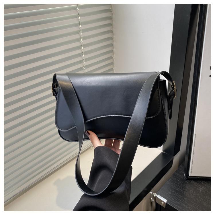 2025 New Flip Magnetic Buckle Foreign Casual Texture Design Simple Solid Color Crossbody Underarm Shoulder Small Square Women's Bag