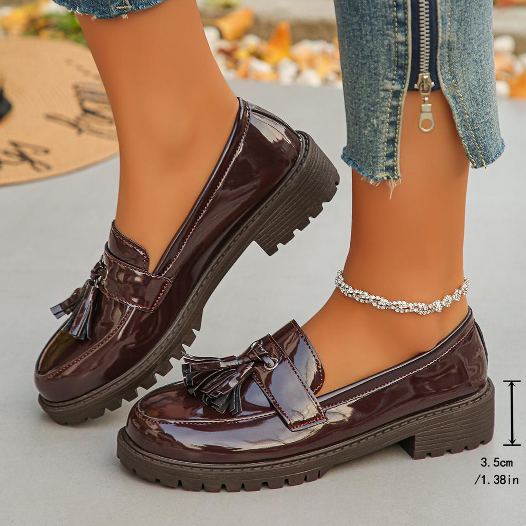 Zapatos de mujer de talla grande 2025 primavera y otoño nuevos zapatos de piel pequeños de estilo británico con borlas y mocasines para wo