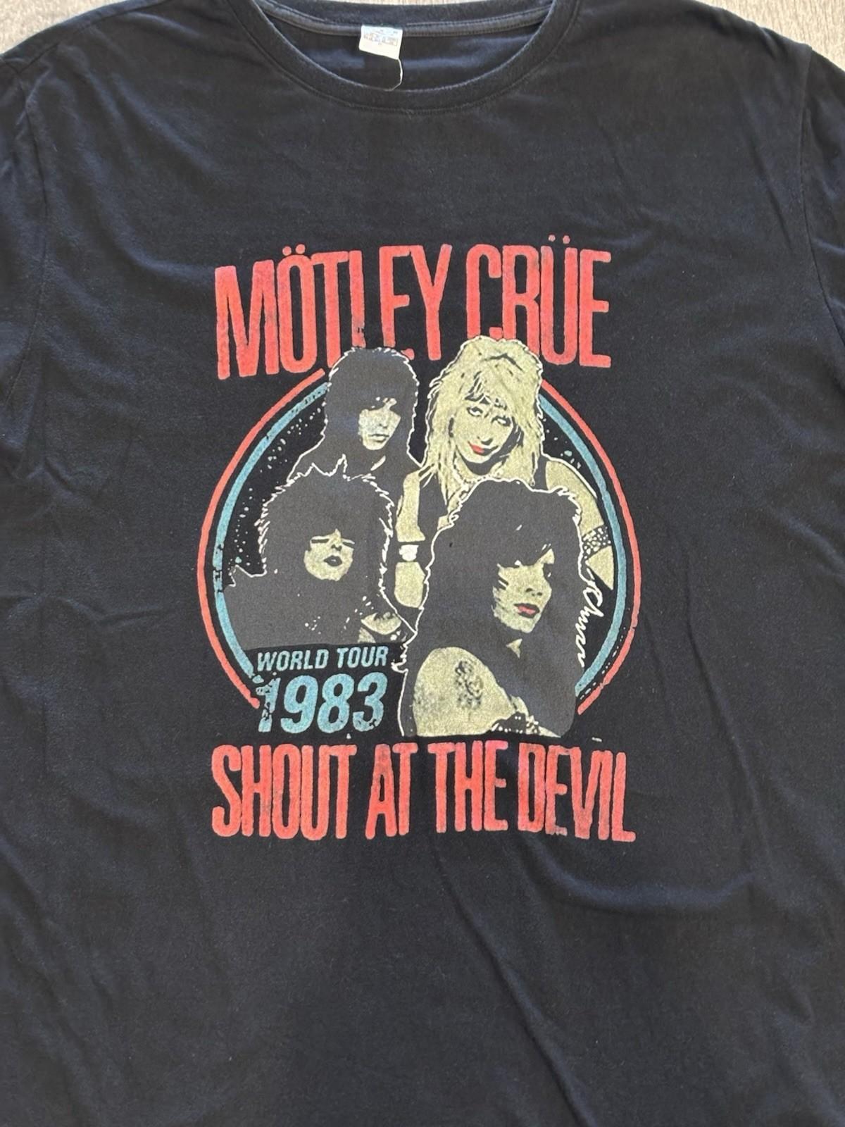 MOTLEY CRUE Tour 1983 SHOUT AT THE DEVIL Black Unisex Shirt S-5XL WA3329 M