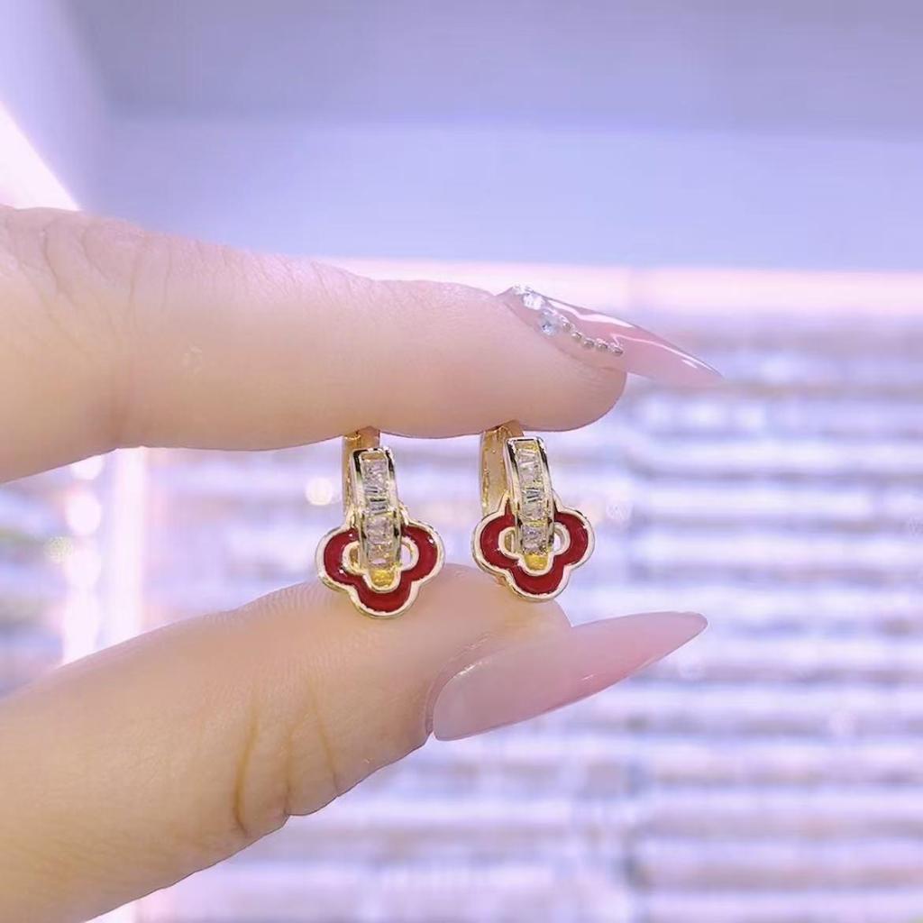 Rote Vierblättrige Kleeblatt Ohrstecker: Einzigartiges Design für Damen für Herbst & Winter, Perfekt für die Eleganz zu Neujahr