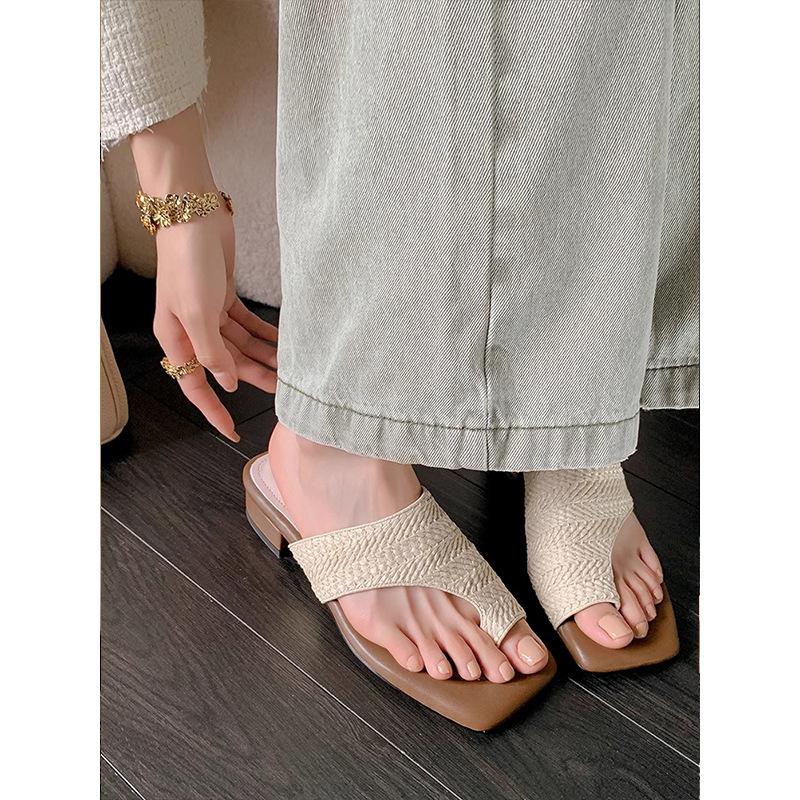 French retro vacation style woven toe cool slippers women's outer wear 2025 women's new niche design thick heel sandals