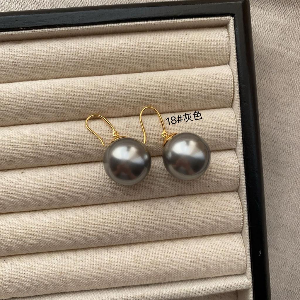 Multi-color highlight pearl stud earrings classic simple commuting light luxury temperament versatile high-end elegant earrings