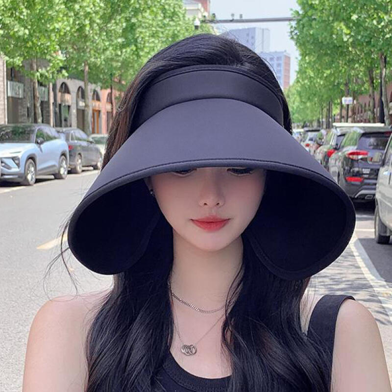 

Sadie s summer essential: UV-blocking, wide-brimmed sun cap and sun visor. beige