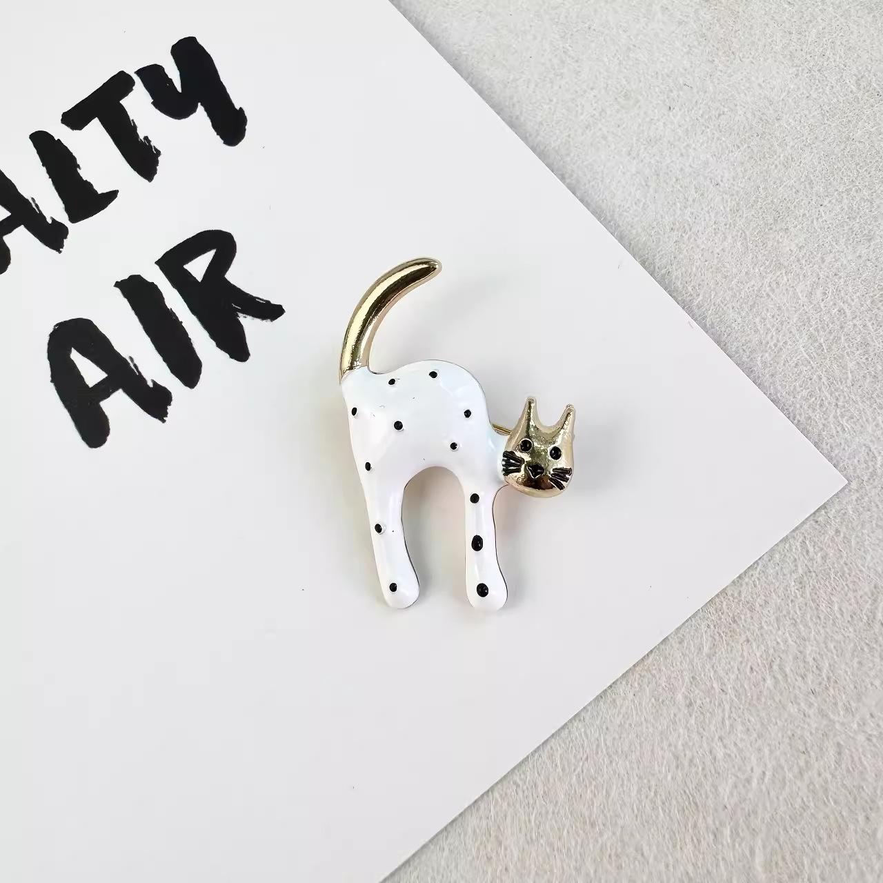 

Милая брошь в виде пятнистого кота, японский тренд, модный дизайн, корсаж, булавка для костюма, изысканные аксессуары высокого класса