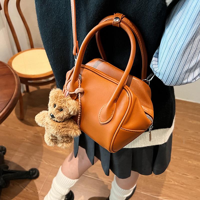 

Корейская версия 2024 года, осень, новая маленькая квадратная сумка, универсальная женская сумка, нишевый дизайн, высококачественная сумка-мессенджер 16*13*15