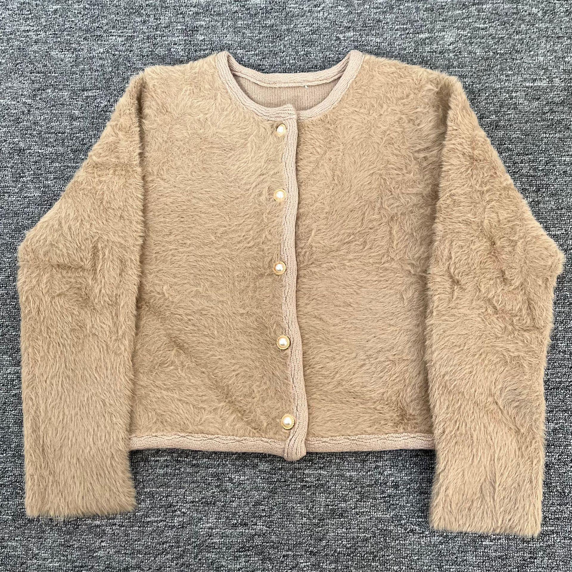 

2024 Autumn/Winter Women s Faux Fur Pearl Button Knitted Cardigan S хаки