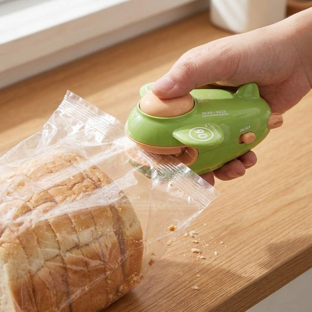Plastic Magnetic Fridge Sticker Aircraft Shape Food Preservation Sealing Clip Picnic