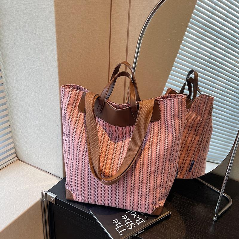 Retro large-capacity casual handbag women's new striped shoulder bag commuter underarm tote bag