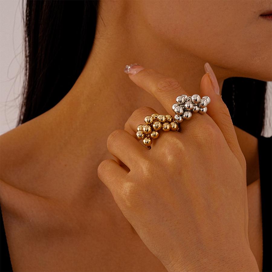 Bague Ouverte Plissée Boule à Pompon Élégante - Bijou pour Index Design Européen & Américain