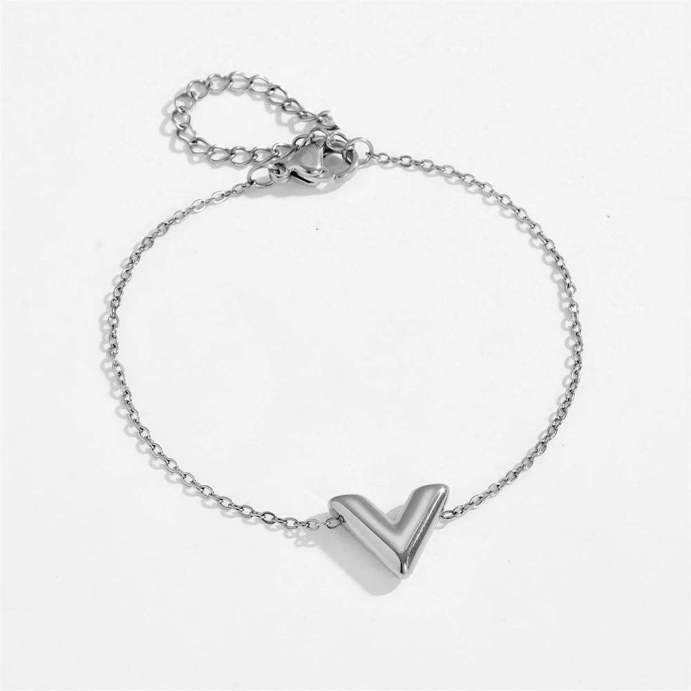2025 New Simple Gold Niche Light Luxury V Letter Necklace for Women Summer Collarbone Chain Earrings Bracelet