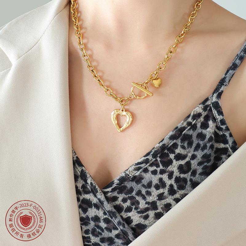 Marka 18k Gold Heart Necklace: French Style, Hollow Design, OT Clasp, Women's Titanium Steel Clavicle Chain (P1045)