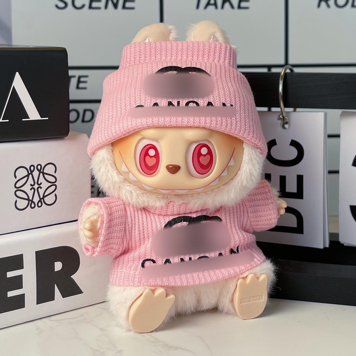 

Комплект одежды для куклы Лабубу: Совместимо с куклами Лабубу 1-го, 2-го, 3-го поколения, Идеально для вечеринок. Включает Одежду и Аксессуары. First, Second, Third Generation (Excludes Doll)