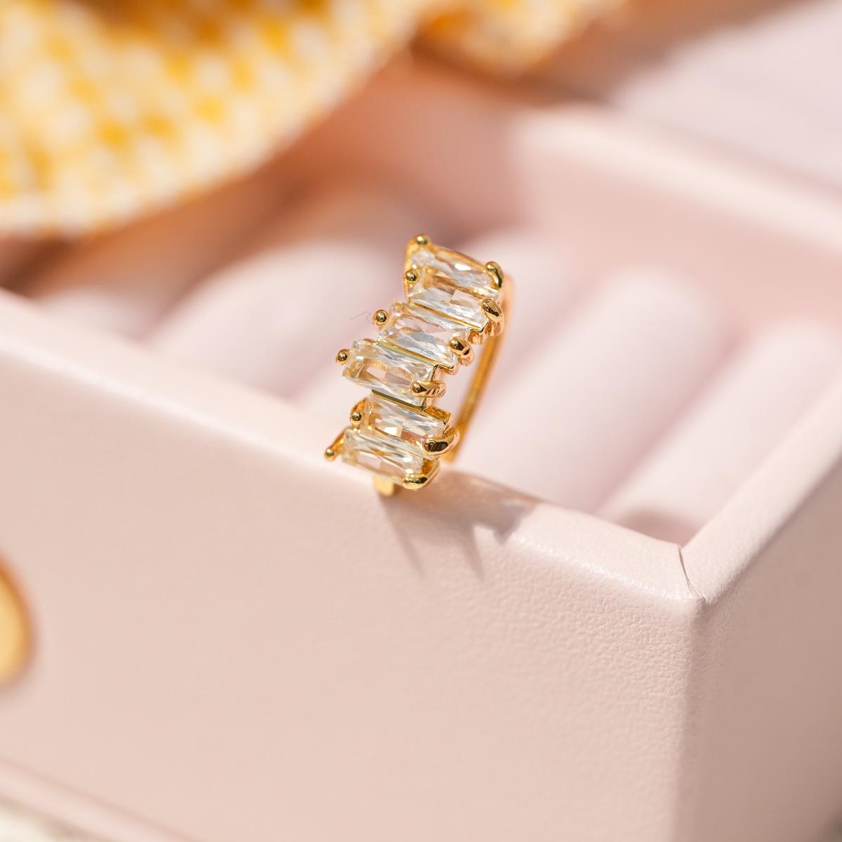 18K Gold-Plated Zirconia Heart Ear Cuff with Personalized Design - Elegant High-End Earrings