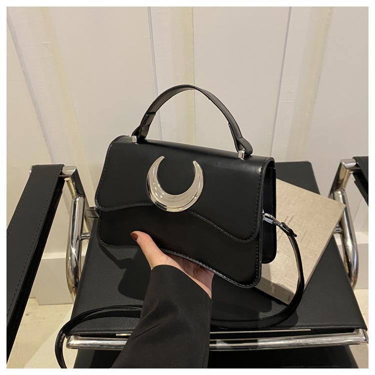 

Lychee pattern trendy texture foreign moon buckle personalized small square bag 2024 new simple and fashionable shoulder messenger bag чорний