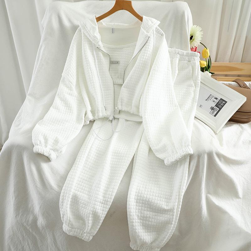 "Women's Large Sports-Style Three-Piece Tracksuit: Hooded Sweatshirt, Suspenders, and Cuffed Long Pants for Spring/Autumn"