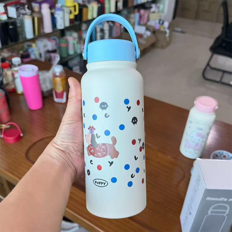 Style Large Capacity Insulated Water Bottle With Lock For Outdoor Travel And Sports