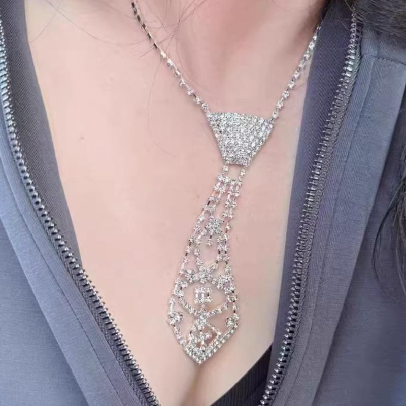 Luxury Rhinestone Tie Shape Pendant Necklace, Sparkling CZ Hollow Choker, Elegant Bridal Wedding Party Jewelry for Women