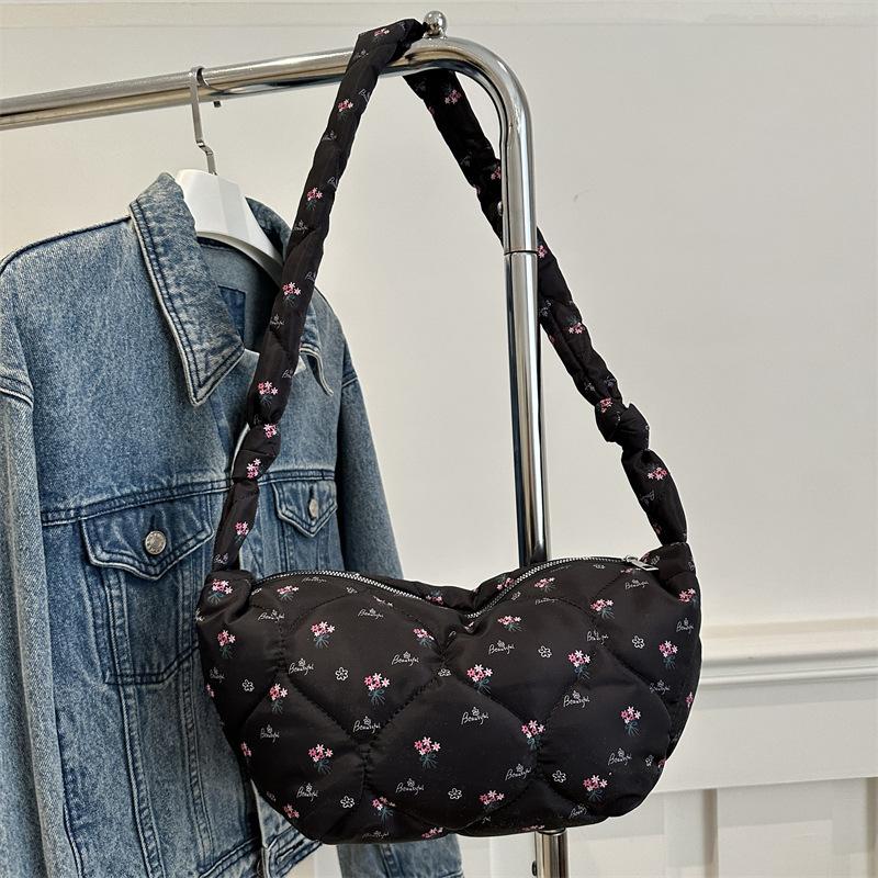 

Женская сумка 2025 зима новая универсальная ins высокая ценность сумка на плечо мессенджер женская сумка-пельмень в иностранном стиле женская чёрный