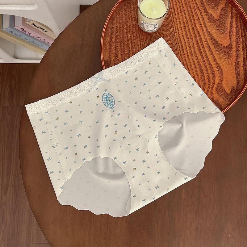 

Women s Summer Small Floral Ice Silk Lace Waist Head Splicing 10A Bacteriostatic No Trace Briefs M