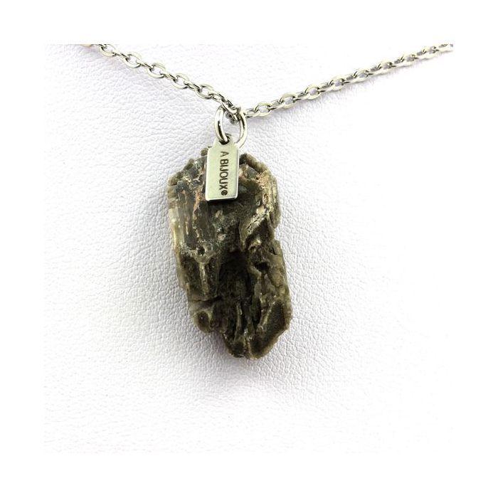 Pierres et Minéraux. Collier Gypse brut. 15 ct. Marcieu, Isère, France.