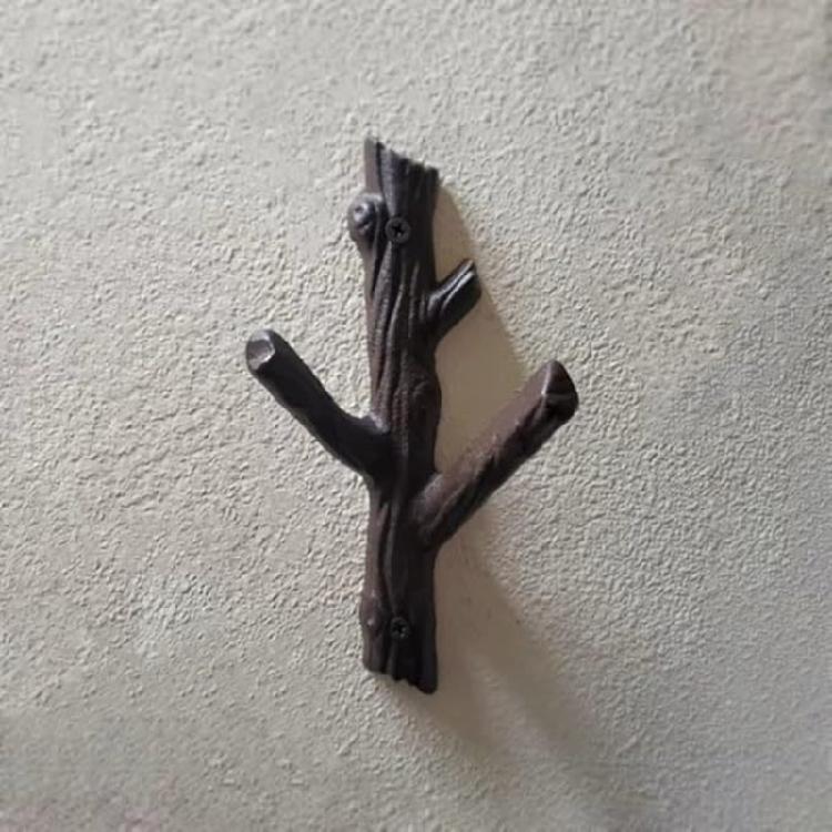 Wall Mounted Iron Branch Hook, Tree Branch Shape Key and Bag Storage Hook for Keys, Bags and Towels, Three Hook Arms for Entryway Bathroom Kitchen