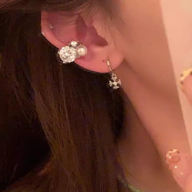 Pequena lâmpada, clipe de osso de orelha de zircônia super flash, clipe de orelha feminino sem piercing de orelha, único e bonito, Sensey de alta qualidade