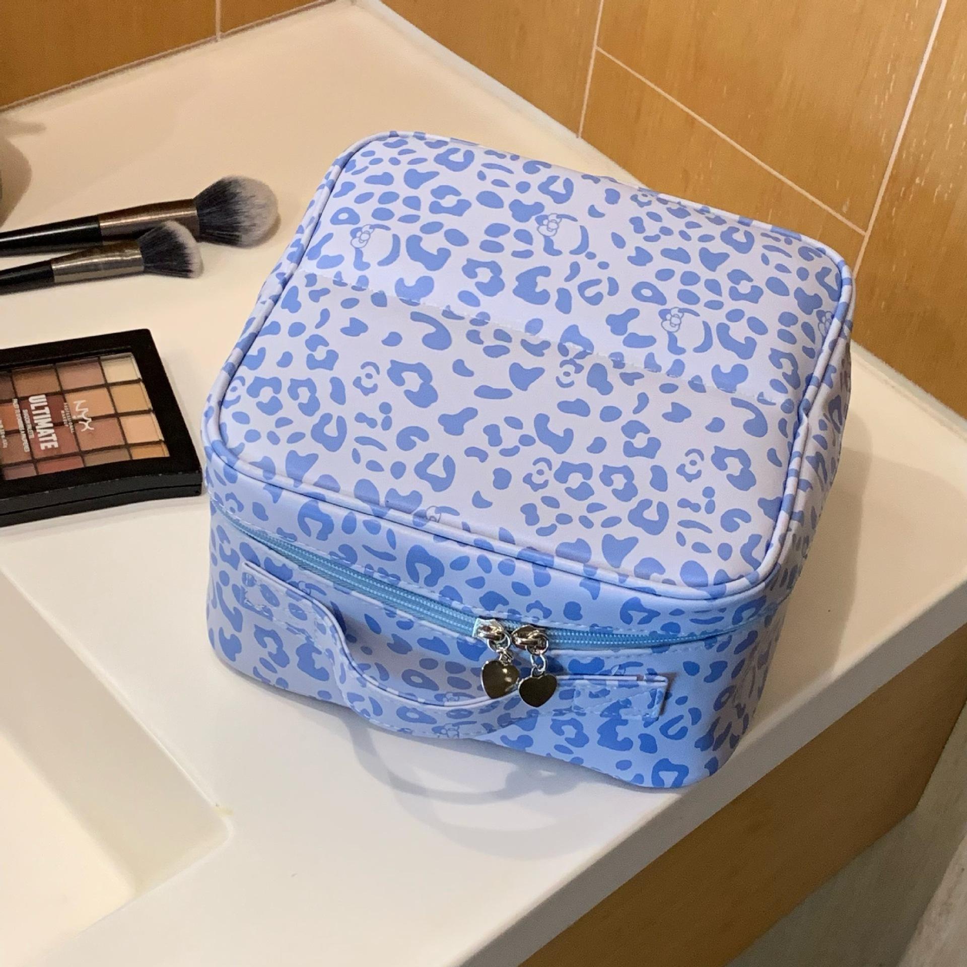 

Women Leopard Print Cosmetic Bag Hanging Toiletry Organizer for Suitcase Travel Essential Storage Pouch for Makeup & Toiletries синий
