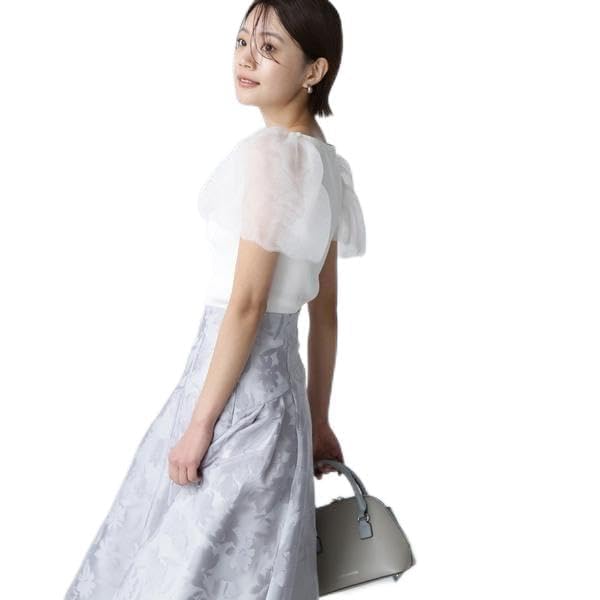 

Свитер женский трикотажный с полупрозрачными рукавами-фестонами от Natural Beauty Basics